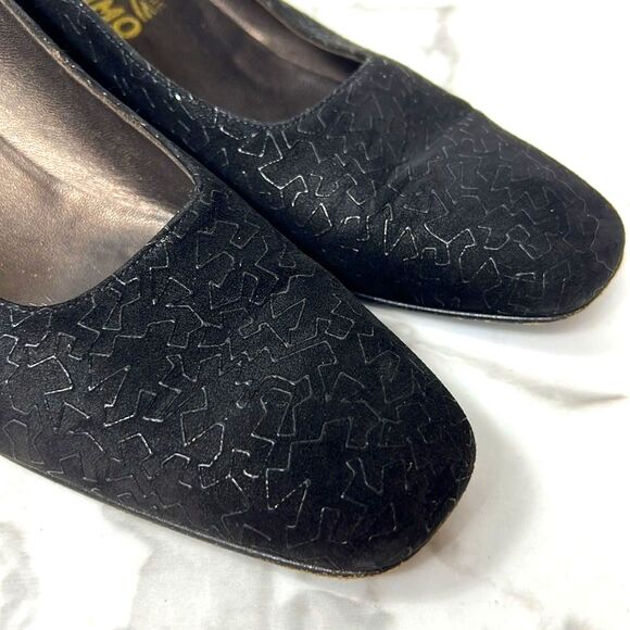 Vintage Salvatore Ferragamo Black Suede Block Heels with Squiggly Design Size 10 - Picture 2 of 11